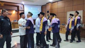 20240619-H-Abdul-Rani-Rasyid-ketika-memeluk-Kepala-Kemenag-Belitung-H-Masdar-Nawawi.jpg