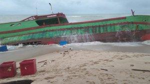 20250120-Kapal-KLM-Cahaya-Abadi-BBM-dari-Belitung-ke-Pangkalbalam.jpg