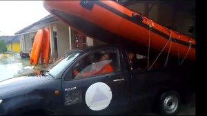 20250120-Mobil-BPBD-Bangka-Tengah-berangkat-menuju-lokasi-kejadian-kapal-tenggelam.jpg