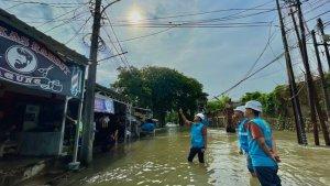 20250307-Petugas-PLN-memastikan-jaringan-listrik-yang-berpotensi-terendam-air.jpg20250307-Srikandi-PLN-sekaligus-Manager-PLN-Unit-Pelaksana-Pelayanan-Pelanggan.jpg20250307-Petugas-PLN-sedang-melakukan-pengecekan-gardu-di-Tambun-Bekasi-pascabanjir.jpg