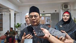20250326-Bupati-Bangka-Selatan-Riza-Herdavid-saat-diwawancara-awak-media.jpg