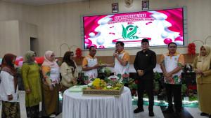 20250908-Pemotongan-tumpeng-perayaan-HUT-ke-19-RSUD-Muhammad-Zein.jpg