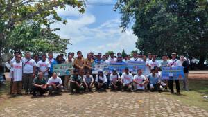 20250915-Pemkab-Belitung-Timur-menyerahkan-bantuan-sarana-perikanan-kepada-kelompok-pelaku-usaha.jpg