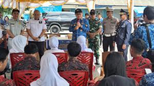 20250917-Sosialisasi-lalu-lintas-di-peringatan-Hari-Perhubungan-Nasional-di-Terminal-Manggar.jpg
