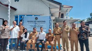 20250922-Bupati-Belitung-Timur-Kamarudin-Muten-berfoto-bersama-jajaran-dan-kepala-Dapur-SPPG.jpg