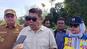 20250924-Gubernur-Kepulauan-Bangka-Belitung-Hidayat-Arsani-tinjau-Jembatan-Aik-Ruak-Beltim.jpg