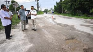 20250924-Wakil-Bupati-Belitung-Syamsir-berbincang-dengan-pimpinan-PT-AKU.jpg
