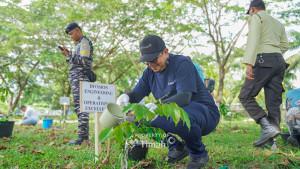 20250925-Jajaran-PT-Timah-Tbk-menanam-bibit-pohon.jpg