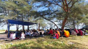 belitung/20250930-Doa-bersama-untuk-Zira-Aprilia-di-Pantai-Menara-Beltim.jpg