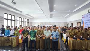 belitung/20250930-Foto-bersama-di-sela-kegiatan-sosialisasi-KIE-yang-digelar-BPBD-Belitung.jpg