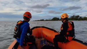 20250930-Tim-SAR-Gabungan-kembali-melakukan-upaya-pencarian-Zira-Aprilia-di-Pantai-Menara.jpg