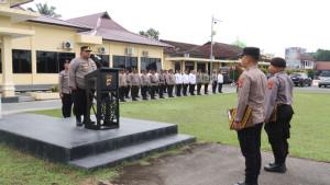 20251006-Penghargaan-untuk-dua-personel-Polres-Belitung.jpg