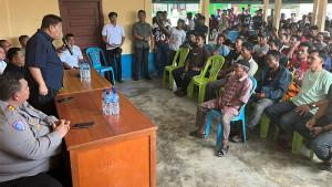 20251008-Gubernur-Babel-hadiri-pertemuan-warga-Dusun-Air-Kalak-dengan-PT-Rebinmas.jpg