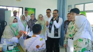 20251008-Kepala-Staf-Kepresidenan-RI-Muhammad-Qodari-tinjau-CKG-di-SMKN-1-Tanjungpandan.jpg