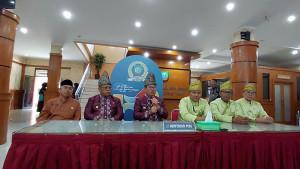 20251009-Konferensi-pers-usai-Rapat-Paripurna-Hari-Jadi-Kota-Manggar.jpg