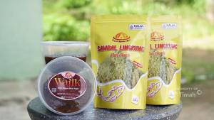 20251010-Produk-sambal-lingkung-dan-wajik-yang-diproduksi-UMKM-Mitra-Binaan-PT-Timah-Tbk.jpg