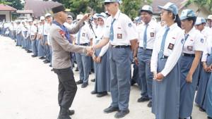 20251013-Kapolda-Babel-menyapa-pelajar-SMAN-1-Tanjungpandan-Belitung.jpg
