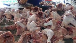 20251015-Daging-ayam-ras-di-Pasar-Berehun-Tanjungpandan-Belitung.jpg