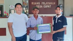 20251024-PT-Timah-Tbk-memberikan-bantuan-kepada-kelompok-peternak-ayam-di-Bangka-Barat.jpg