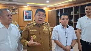20251118-Gubernur-Bangka-Belitung-Hidayat-Arsani-saat-ditemui-awak-media.jpg