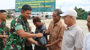 20251119-Batalyon-TP-845Ksatria-Satam-KS-menggelar-bakti-sosial-di-Belitung.jpg