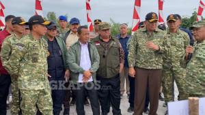 20251119-Panglima-TNi-dan-Menteri-tinjau-lokasi-tambang-ilegal-di-Bangka-Tengah.jpg