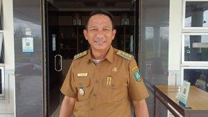 Bupat-Belitung-Timur-Burhanudin-saat-diwawancara-wartawan.jpg