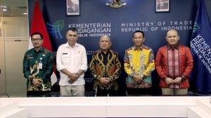 Bupati-Belitung-Timur-Burhanudin-foto-bersama-usai-penandatanganan-kesepakatan.jpg