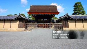 Pemandangan-luar-Istana-Kekaisaran-di-Kyoto.jpg