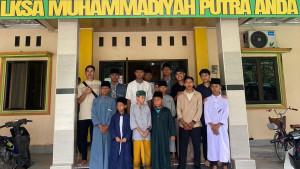 Pemuda-Komunitas-Belitung-bersama-anak-yatim.jpg