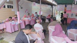 Suasana-di-TPS-18-Kelurahan-Lesung-Batang-Tanjungpandan-Kabupaten-Belitung-serba-pink.jpg