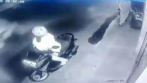aksi-pencuri-menukar-motor.jpg