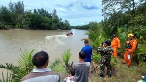 suasana-pencarian-korban-sudianto-diterkam-buaya-di-sungai-manggar-kamis-142021.jpg