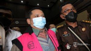 terdakwa-kasus-suap-penghapusan-red-notice-djoko-tjandra.jpg