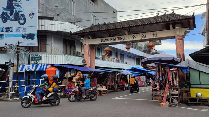 20210508_pasar-tanjungpandan-dipasang-penyekat.jpg