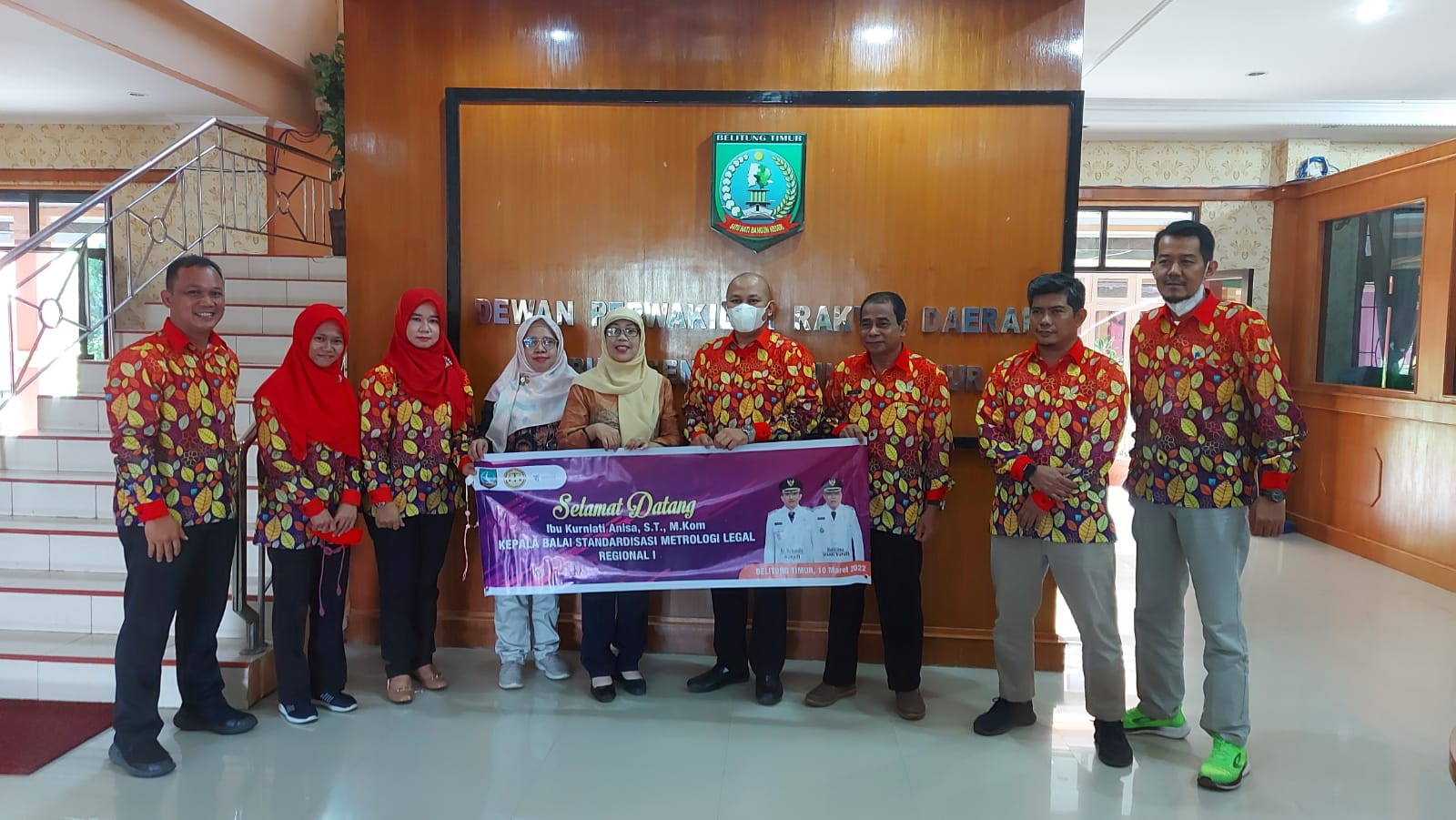 20220310-rombongan-berfoto-bersama-ketua-dprd-belitung-timur-fezzi-uktolseja.jpg