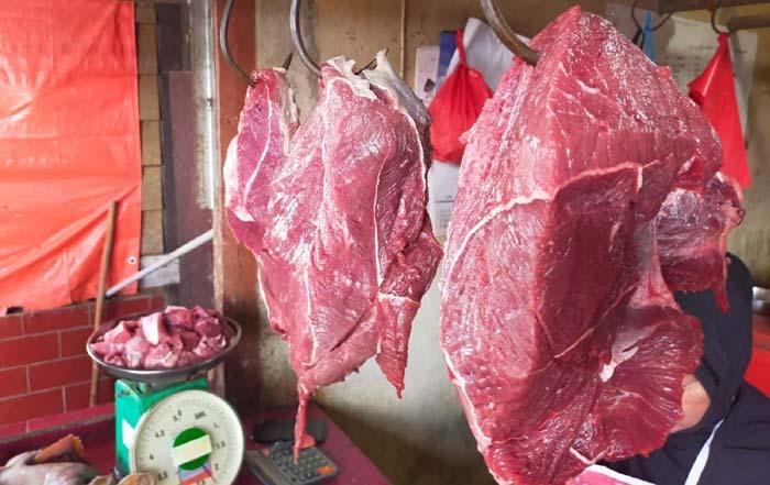 20220412-Daging-sapi-yang-dijual-di-Pasar.jpg