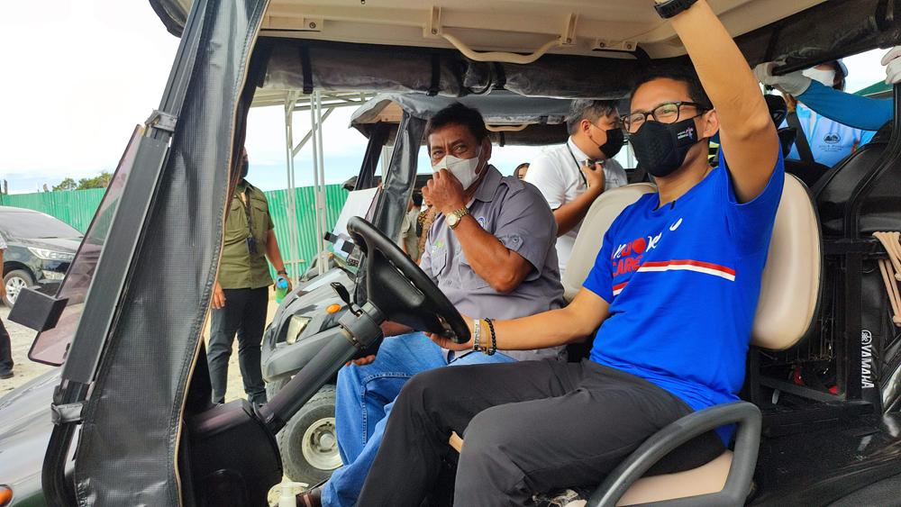 20220527-Menparekraf-Sandiaga-Uno-Mengendarai-buggy-Car-bersama-Bupati-Belitung.jpg