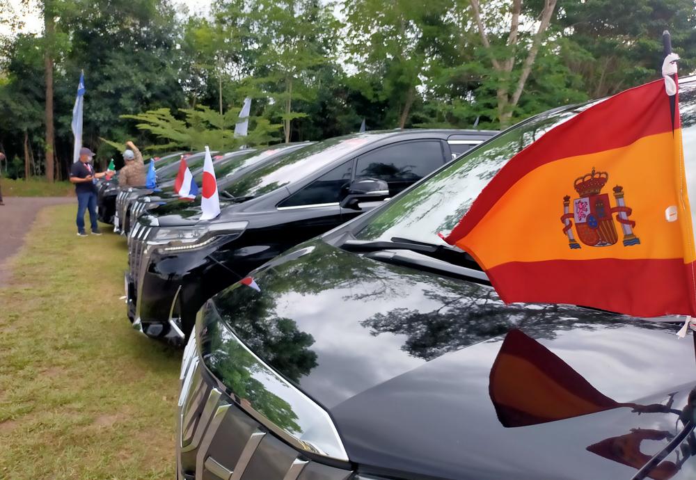 20220907-Deretan-Mobil-Mewah-yang-akan-Digunakan-Menteri-Delegasi-DMM-G20-Diparkir-di-Base-Ops-Lanud.jpg