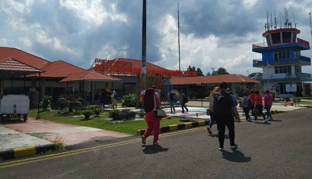 20230605-Penumpang-memasuki-ruang-kedatangan-di-Bandara-H-AS-Hanandjoeddin-Tanjungpandan.jpg