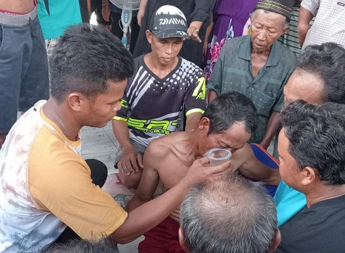 20230623-Warga-menolong-menenangkan-korban.jpg
