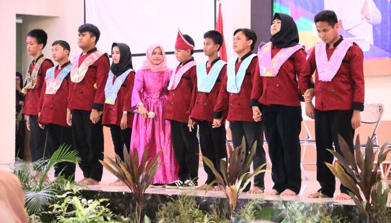 20230815-Penampilan-siswa-siswi-SLB-Manggar.jpg