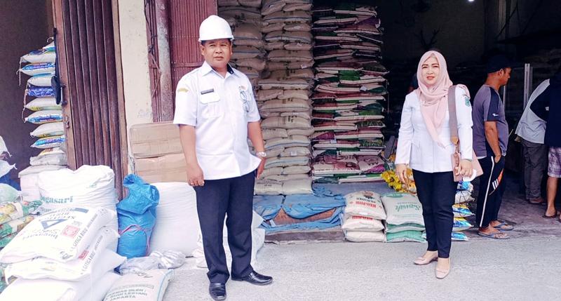 20230914-Pihak-Dinas-KUMKM-Perdagangan-dan-Tenaga-Kerja-Kabupaten-Belitung-cek-harga-beras.jpg