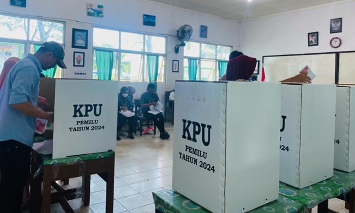 20240214-Pemungutan-suara-di-sebuah-TPS-di-Kecamatan-Koba.jpg