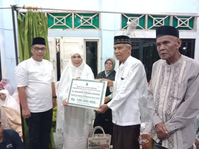 20240319_Pemerintah-Kota-Pangkalpinang-menyerahkan-dana-hibah.jpg