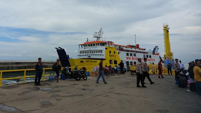 20240408-Situasi-di-Pelabuhan-Tanjungkalian-Mentok-Bangka-Baratm-pada-arus-mudik-Lebaran-2024.jpg