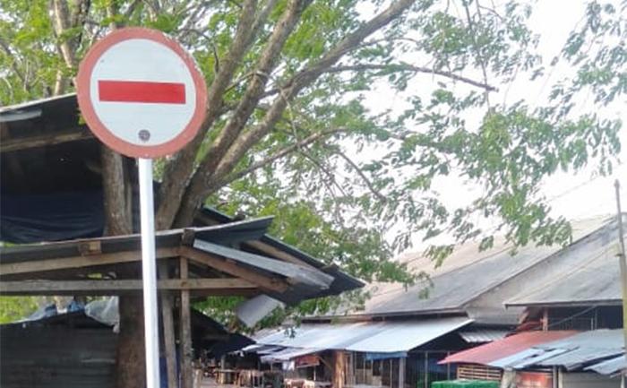 20240915-Rambu-rambu-lalu-lintas-yang-telah-dipasang-di-area-Pasar-Tanjungpandan.jpg