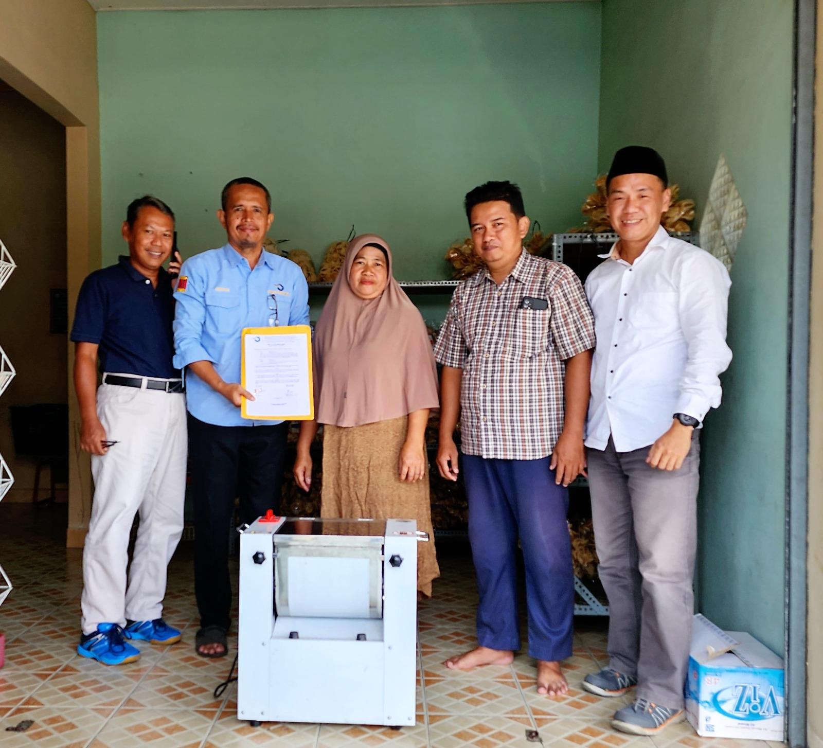 UMKM Belinyu Semakin Produktif, Polman Babel Hadirkan Mesin Pengaduk Adonan untuk Pelaku Usaha