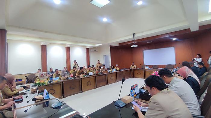 20250210-Audiensi-terkait-permasalahan-Desa-Juru-Seberang-di-Kantor-DPRD-Belitung.jpg