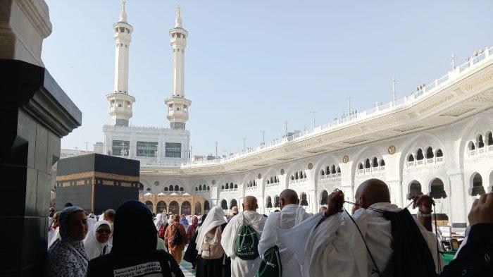 20250513-Suasana-jemaah-haji-melaksanakan-umrah-wajib-di-Masjidil-Haram-Makkah.jpg
